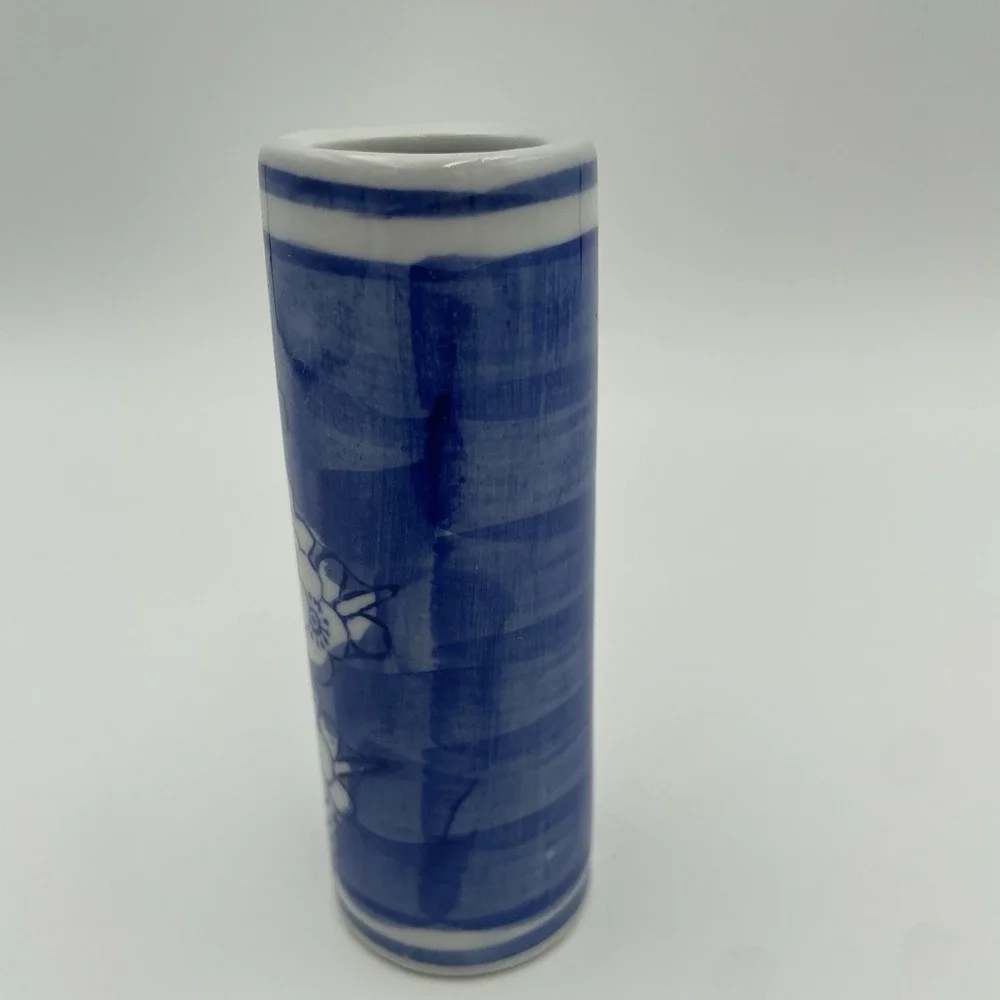 Vintage Hand Painted Blue & White Cherry Blossom Bud‎ Vase 4